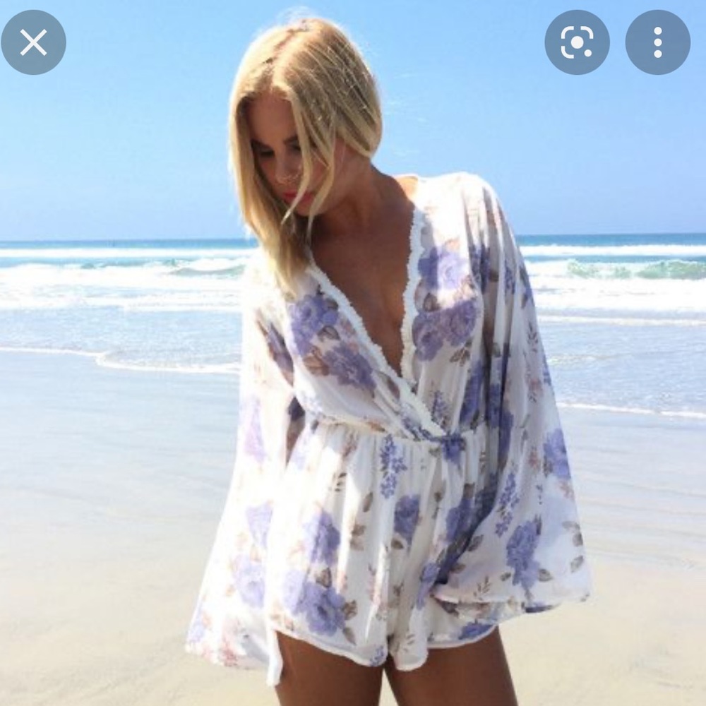 Dainty Hooligan Floral Romper Size Small